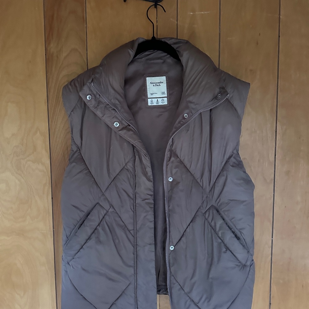 Abercrombie & Fitch Taupe Puffer Vest